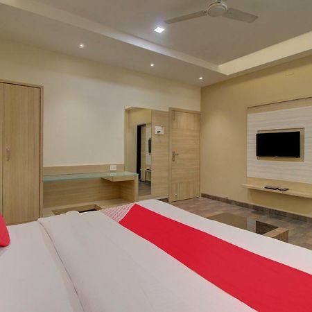 Oyo 35844 Hotel Lotus Residency Sangli Екстер'єр фото