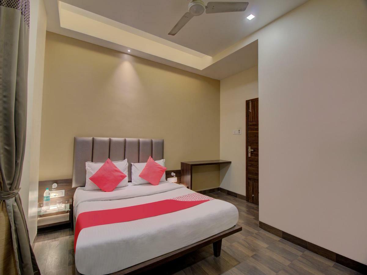 Oyo 35844 Hotel Lotus Residency Sangli Екстер'єр фото