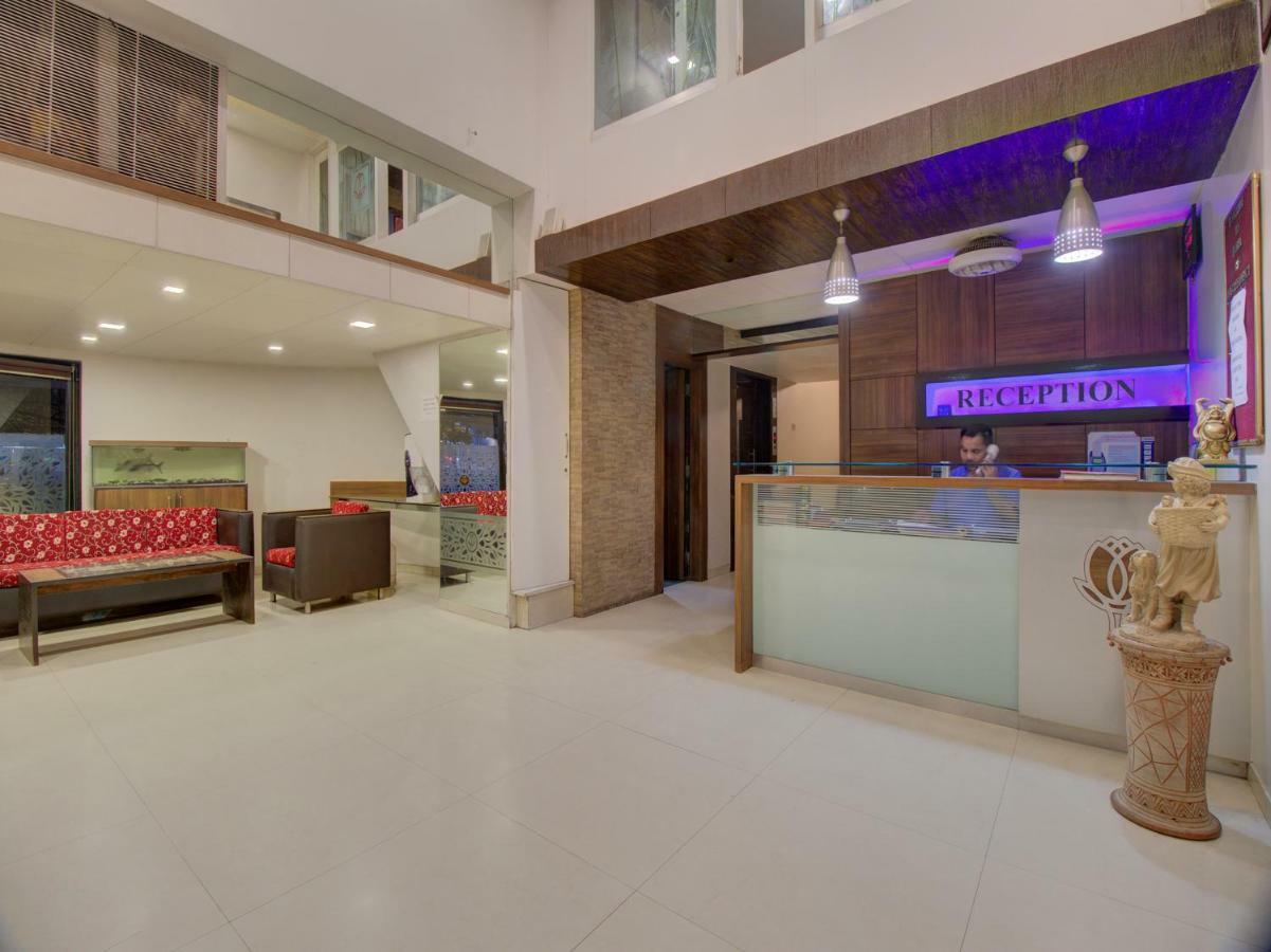 Oyo 35844 Hotel Lotus Residency Sangli Екстер'єр фото