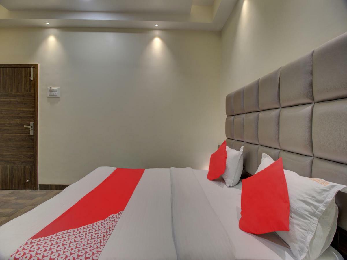 Oyo 35844 Hotel Lotus Residency Sangli Екстер'єр фото