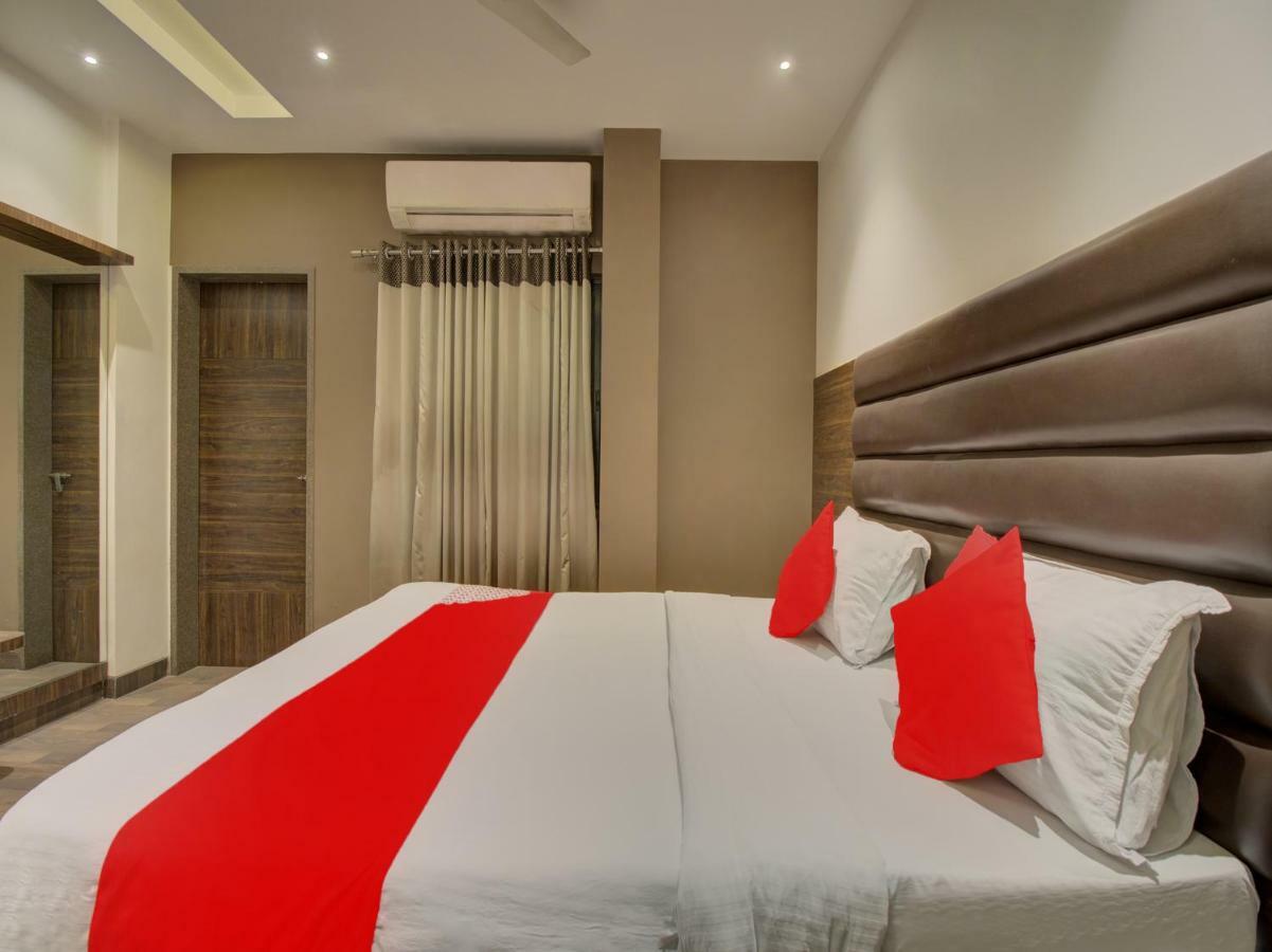 Oyo 35844 Hotel Lotus Residency Sangli Екстер'єр фото