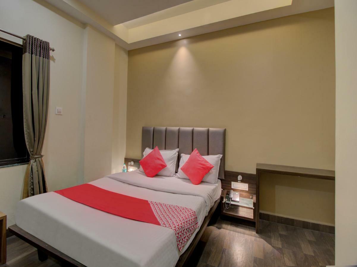 Oyo 35844 Hotel Lotus Residency Sangli Екстер'єр фото