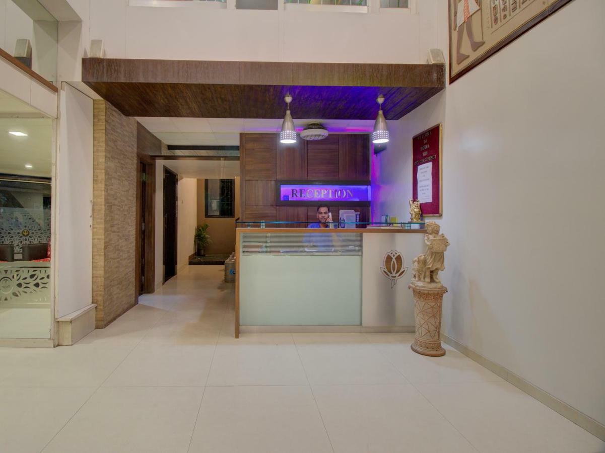 Oyo 35844 Hotel Lotus Residency Sangli Екстер'єр фото