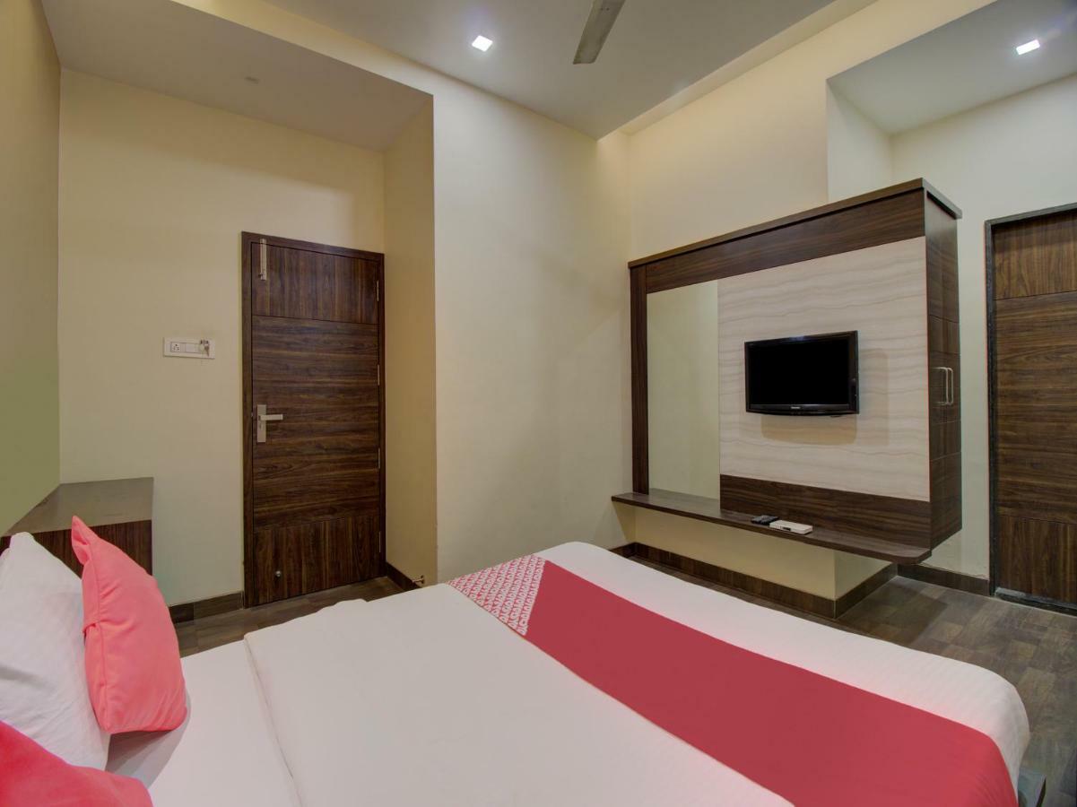 Oyo 35844 Hotel Lotus Residency Sangli Екстер'єр фото