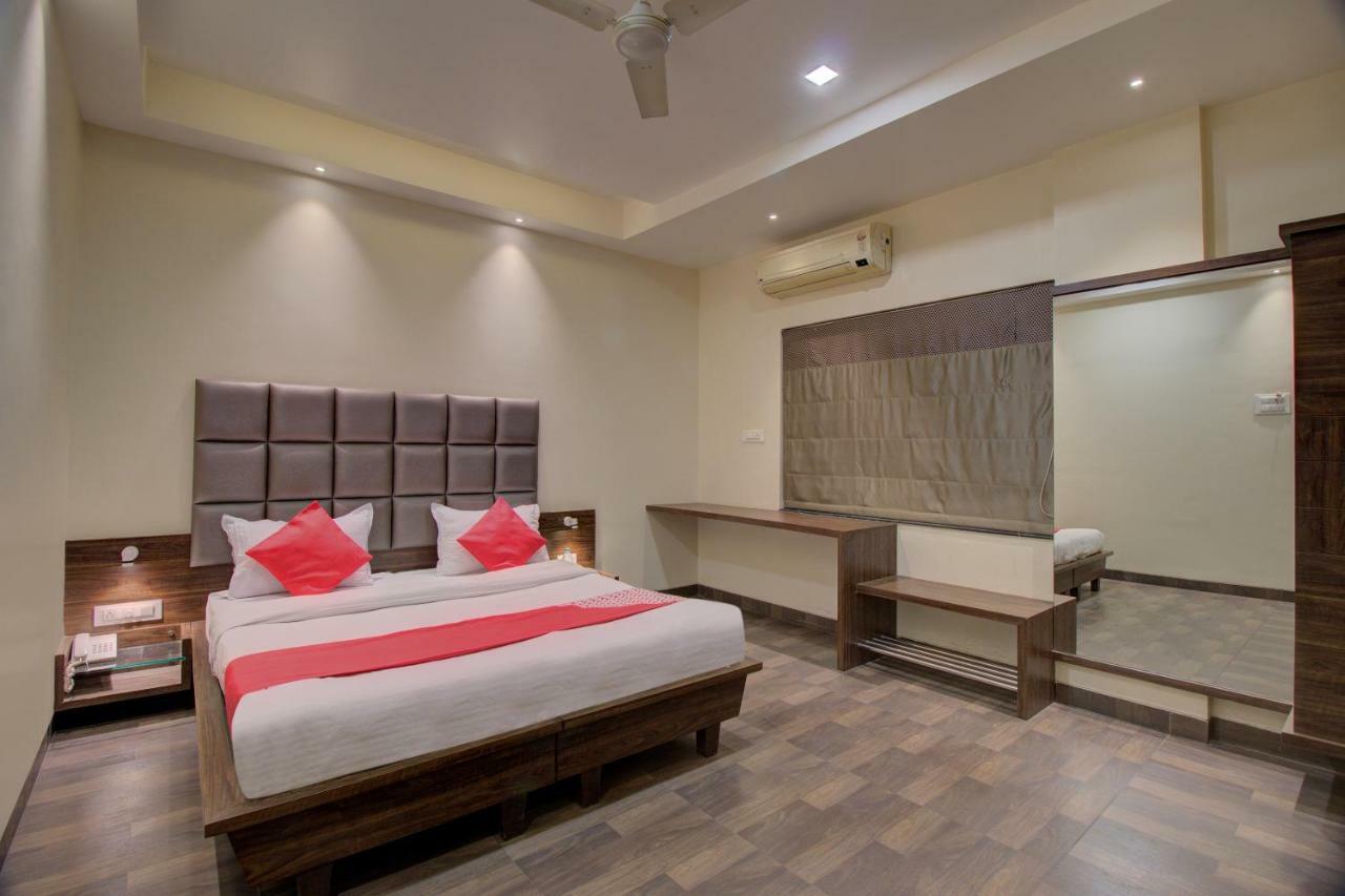 Oyo 35844 Hotel Lotus Residency Sangli Екстер'єр фото