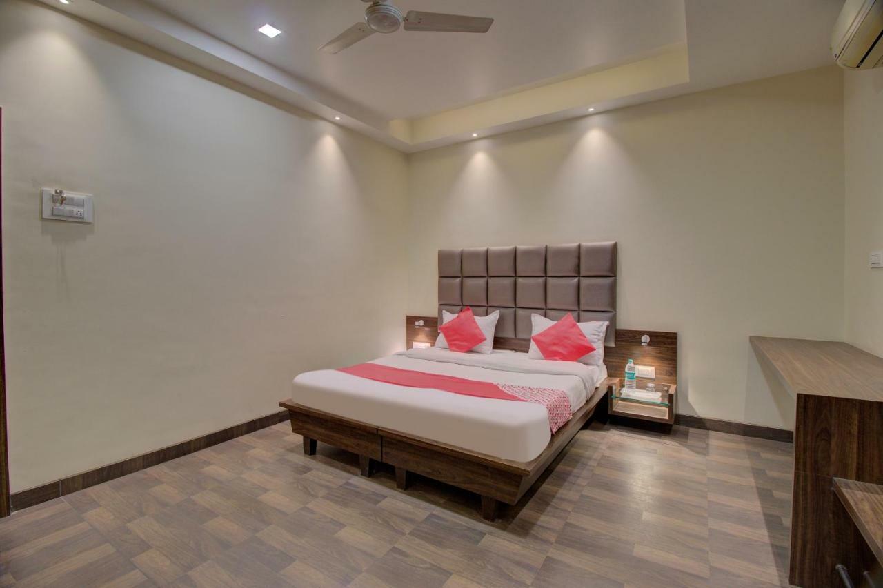 Oyo 35844 Hotel Lotus Residency Sangli Екстер'єр фото