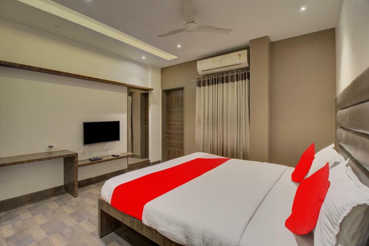 Oyo 35844 Hotel Lotus Residency Sangli Екстер'єр фото