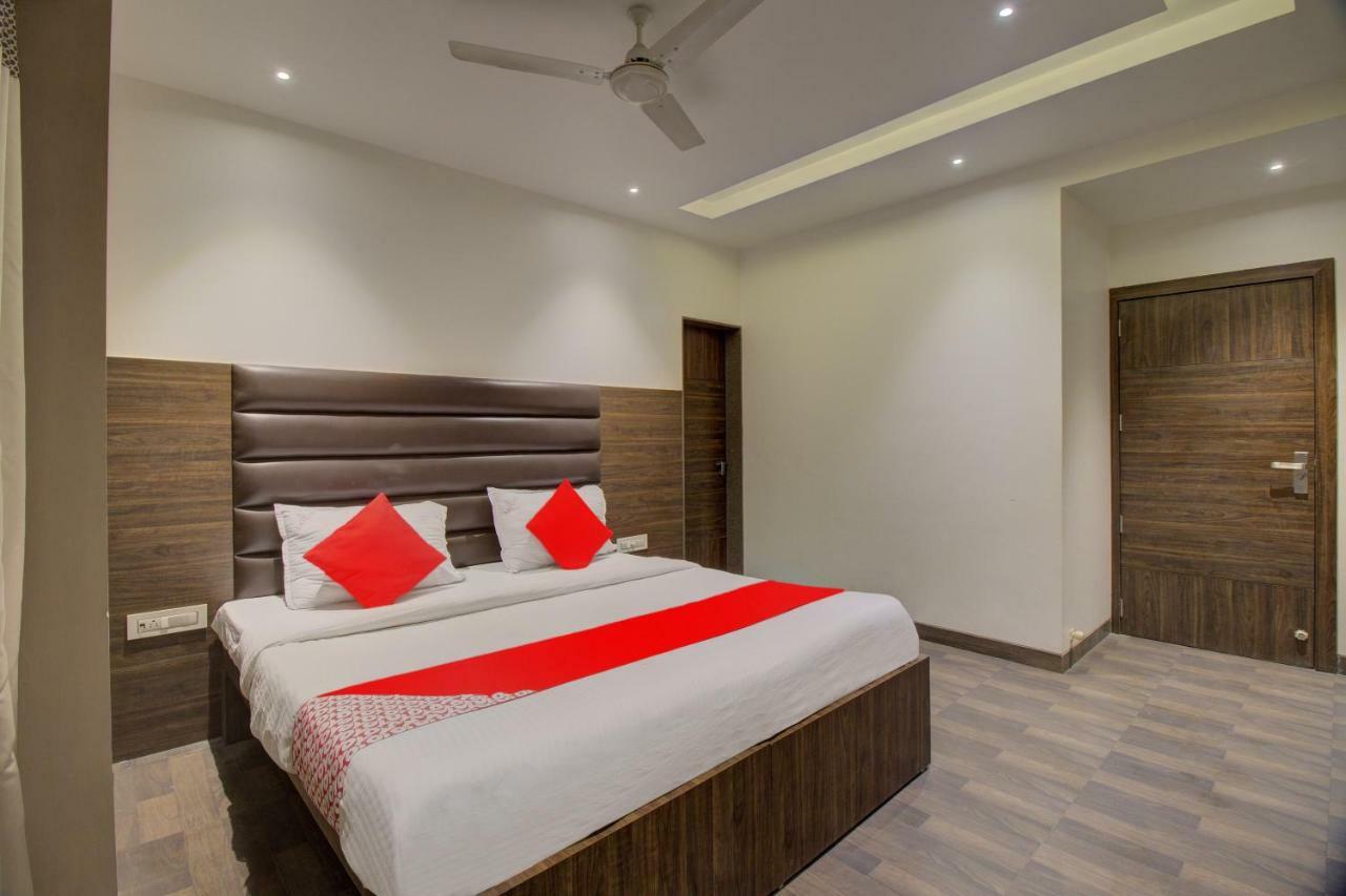 Oyo 35844 Hotel Lotus Residency Sangli Екстер'єр фото
