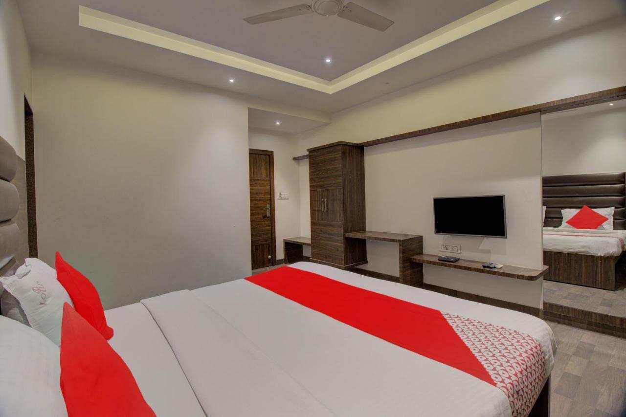 Oyo 35844 Hotel Lotus Residency Sangli Екстер'єр фото