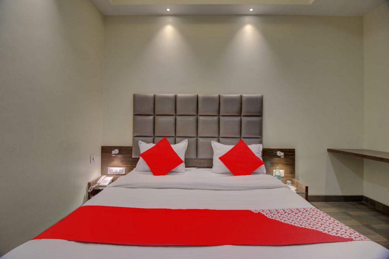 Oyo 35844 Hotel Lotus Residency Sangli Екстер'єр фото