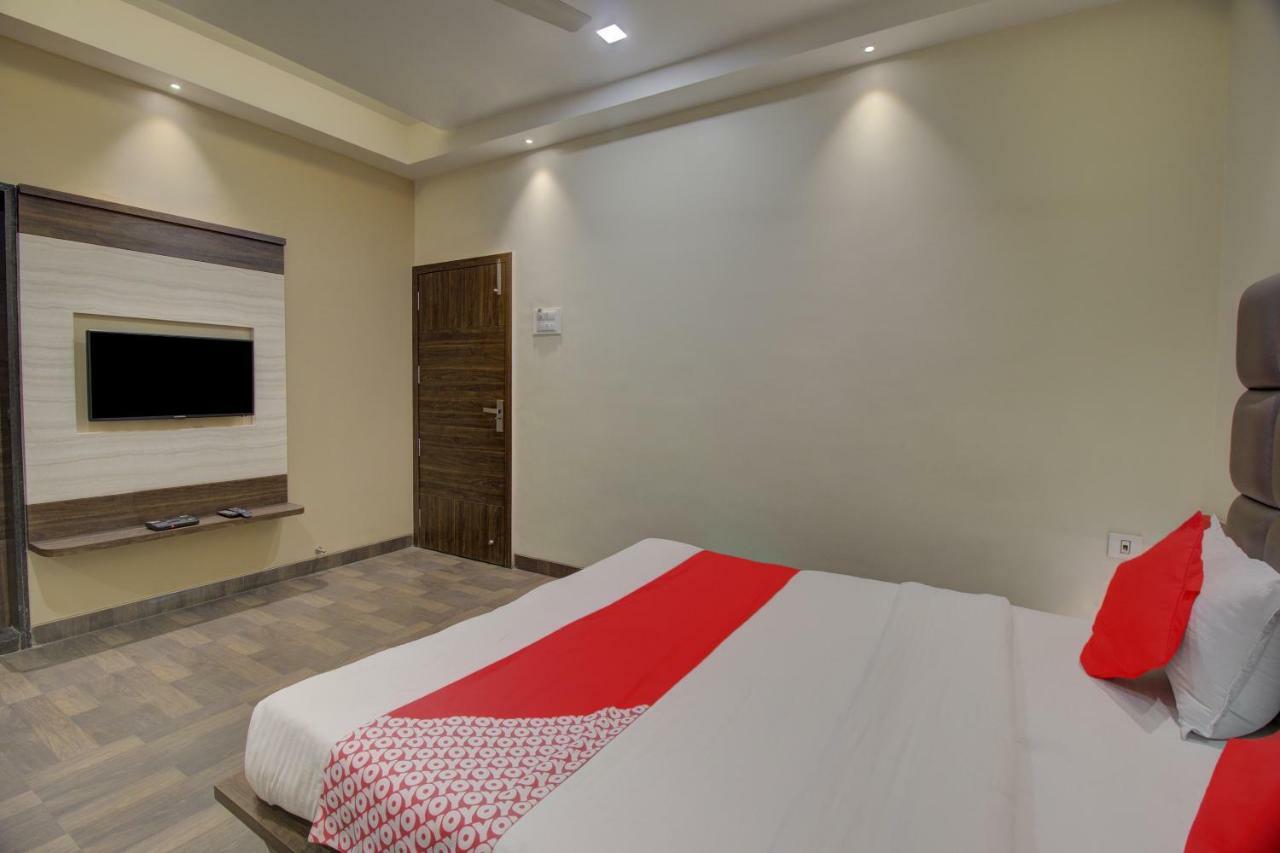 Oyo 35844 Hotel Lotus Residency Sangli Екстер'єр фото
